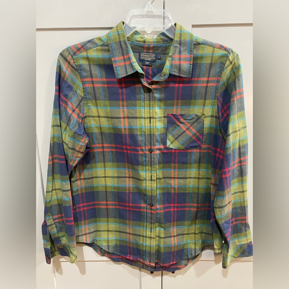 Women’s Pendleton button down shirt. Size large.